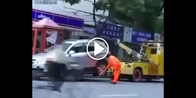 Arabasıyla çekiciyi çeken bayan sürücü!