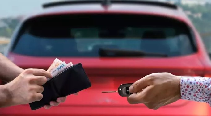 Araç alacaklar dikkat! Lüks otoda satışlar durdu: sıfır oto ilk kez ellerinde kaldı