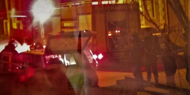 Araç alevler içinde kaldı, komşularla birlikte söndürdü