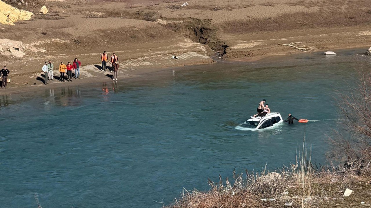 Ara&ccedil; k&ouml;pr&uuml;den baraj g&ouml;l&uuml;ne u&ccedil;tu!