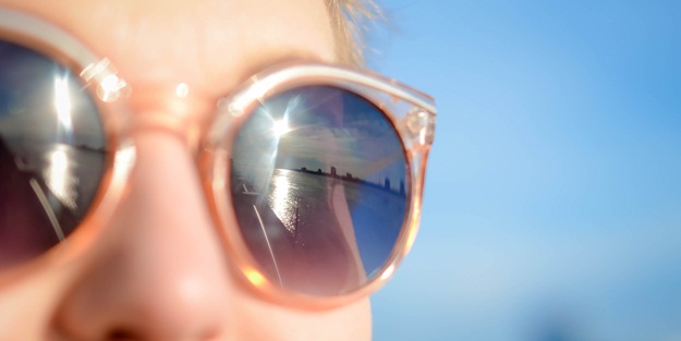 Araç Kullananlar Kolormatik Camlı Güneş Gözlükleri Tercih Etmemeli!