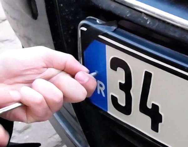Araç plakalarında yeni uygulama! Binlerce kişi plakalarını değiştirmek zorunda kalacak: O uygulama için zorunluluk getirildi