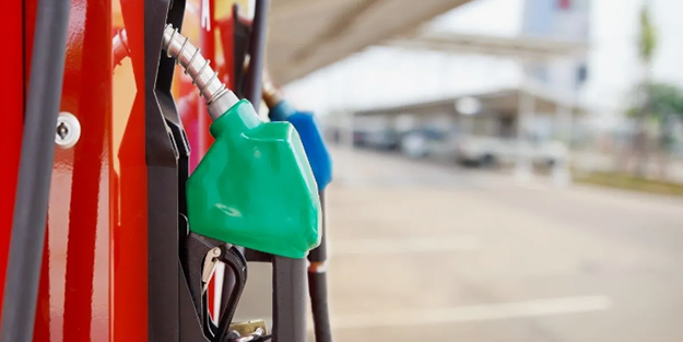Araç sahipleri bayram edecek! Akaryakıt fiyatlarına dev indirim sonrası bir müjde daha