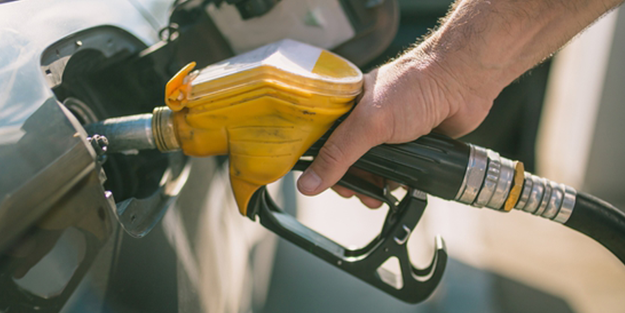 Araç sahipleri bu kez gerçekten bayram edecek! Akaryakıt fiyatlarına 'yok artık' dedirten indirim