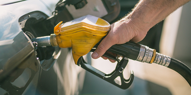 Araç sahipleri depoları fullemek için o tarihi bekleyin! Akaryakıt fiyatlarına dev indirim geliyor
