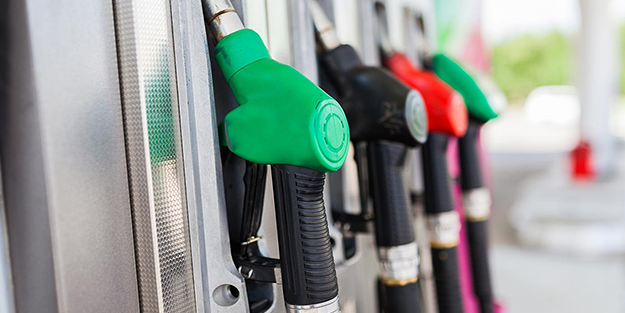 Araç sahipleri dikkat! Akaryakıt fiyatlarına dev indirim geliyor, depolarını o tarihten önce fulleyen üzülür