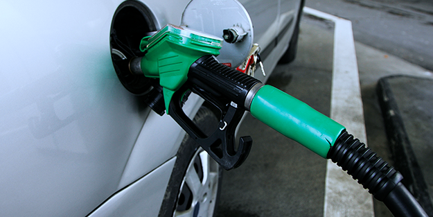 Araç sahipleri dikkat! Akaryakıt fiyatlarına dev indirim geliyor, kaçıran çok üzülür