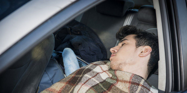 Araç sahipleri dikkat! Deprem uzmanı: Araç içerisinde uyuyanlar ve depremzedelere dikkat diyerek peş peşe uyardı!