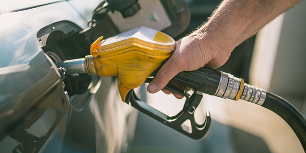 Araç sahipleri kahrolacak! Akaryakıt fiyatlarını tepetaklak edecek haber geldi