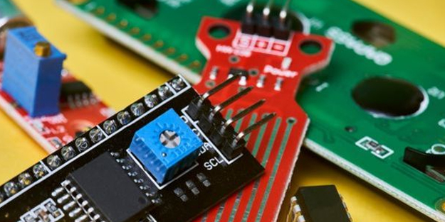 Araç sahipleri: Mercedes ve BMW araçlarda 2024 yılına kadar A Qualcomm’un çipleri kullanılacak! İlan etti