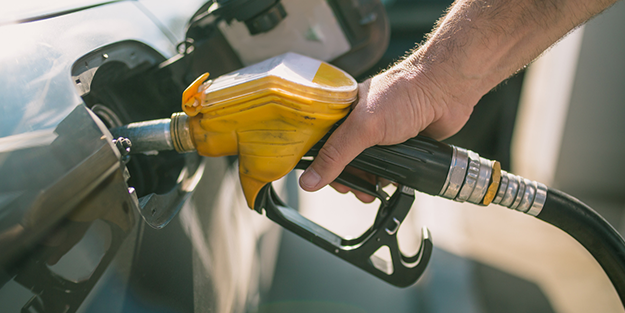 Araç sahipleri neye uğradığını şaşıracak! Akaryakıta bir dev zam daha geliyor, miktar belli oldu