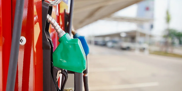 Araç sahiplerine bayram öncesi büyük müjde! Akaryakıt fiyatlarına 'yok artık' dedirten indirim geliyor