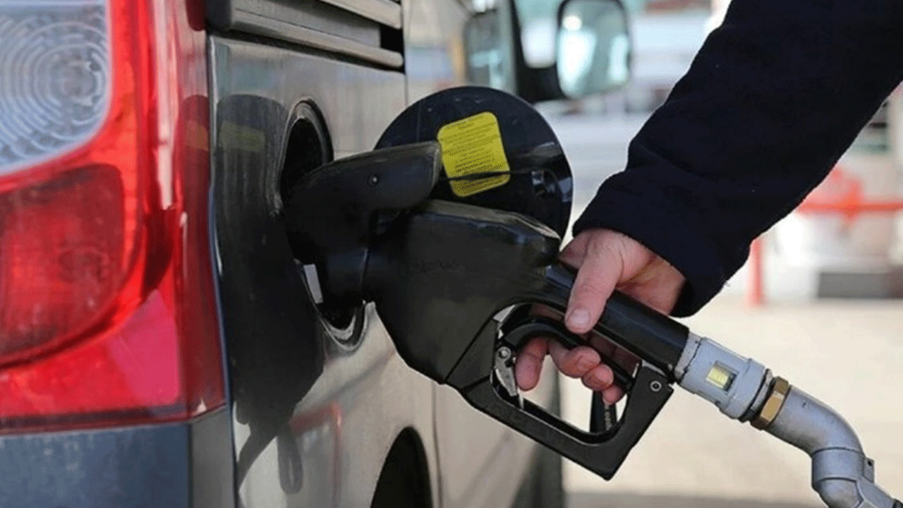 Araç sahiplerine kötü haber: Akaryakıta bir zam daha!