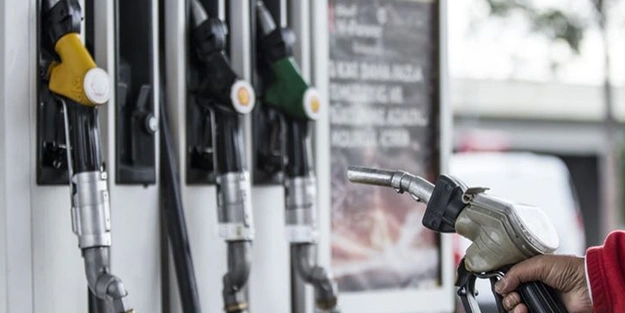 Araç sahiplerine kötü haber! Benzin ve motorine zam geldi! LPG'ye indirim var mı? İşte akaryakıt fiyatları