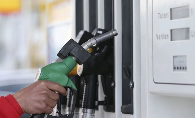 Araç sahiplerine müjde: Benzine büyük indirim!