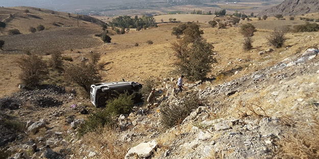 Araç şarampole uçtu: Yaralılar var