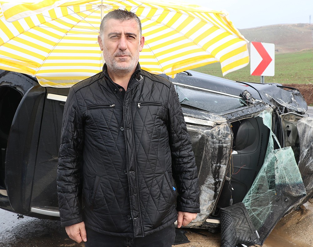 Araç takla attı burnu bile kanamadan çıktı! Bir kez daha diyoruz; Emniyet kemeri hayat kurtarır!