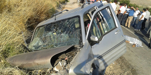 Araç Yağmur kanalına uçtu: 2 ölü