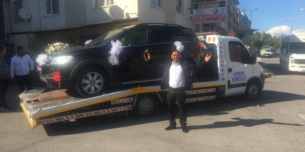 Aracı arızalanan damat gelin almaya bakın nasıl gitti
