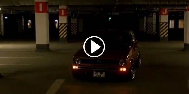 Otomobili tozlanmasın diye öyle bir şey yapıyor ki!