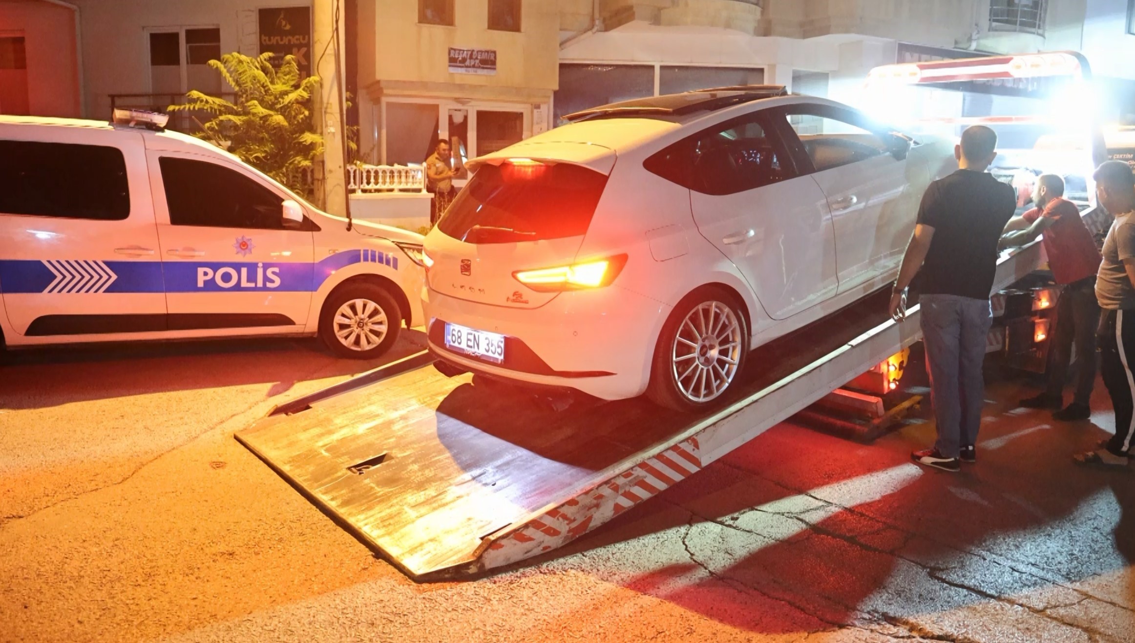Aracı trafikten men oldu egzozunu bağırtarak teslim etti