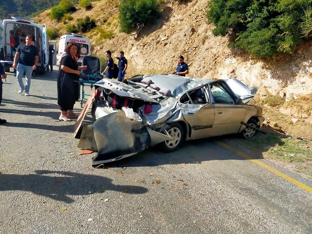 Aracın el frenini çekmediyi unuttu! Geri geri kayarak uçurumdan yuvarlandı!