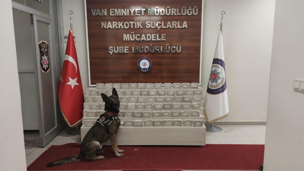 Aracın iç yan döşemesinde 37 kilo 780 gram eroin çıktı 