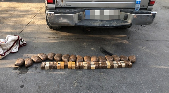 Aracın yedek lastiğinde 14 kilogram eroin ele geçirildi