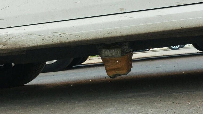 Aracına kurulan tuzaktan dikkati sayesinde kurtuldu