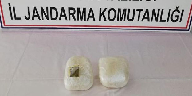 Aracında 1 kilo 230 gram esrar bulunan adam tutuklandı