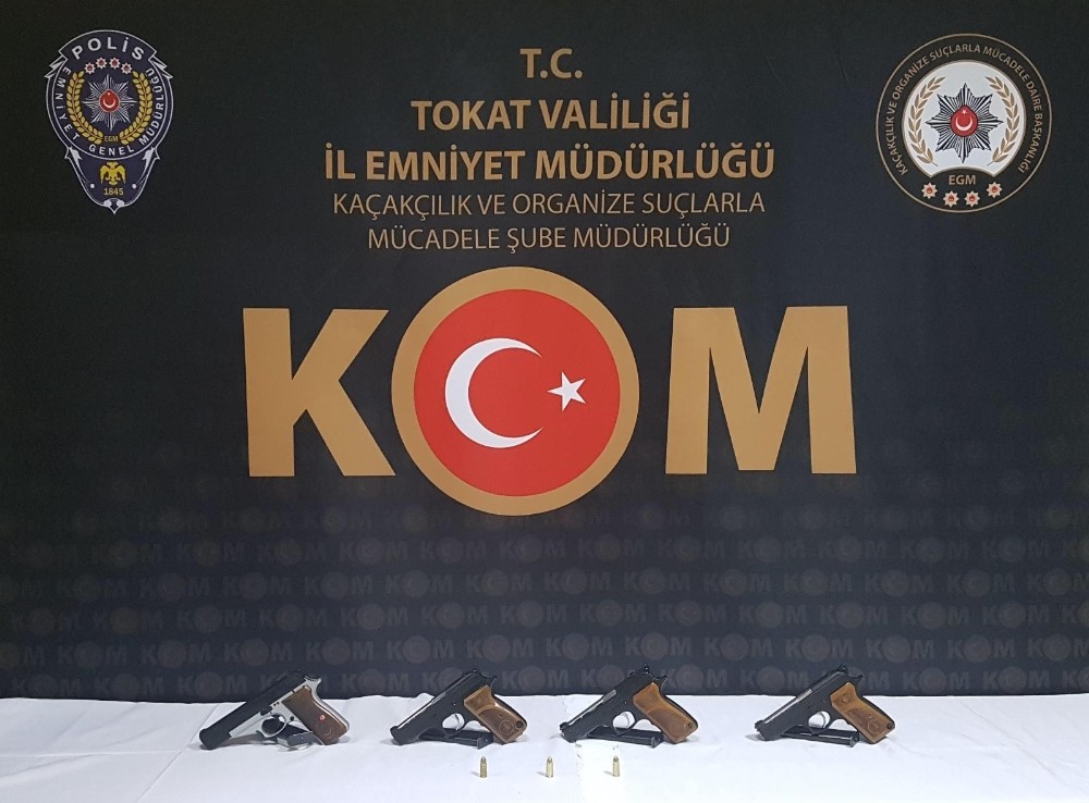 Aracında 4 adet ruhsatsız tabanca ele geçirildi 