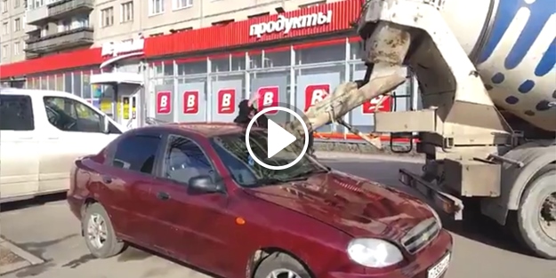 Aracını yolun ortasına parkeden sürücüye...