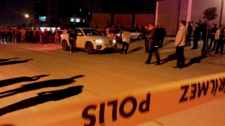 Aracının içinde kalaşnikofla öldürüldü