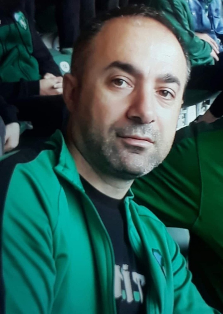 Aracının kaymasını engellerken aracın altında kalarak hayatını kaybetti 