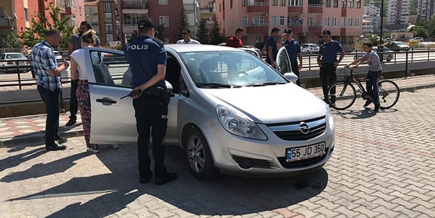 Aracının yanına geldiğinde önce hırsızlık sandı gerçek sonradan anlaşıldı