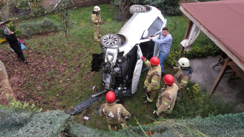 Aracıyla bahçeye uçtu, eliyle kalp işareti yapıp 'yine ölmedik, çok şükür' dedi