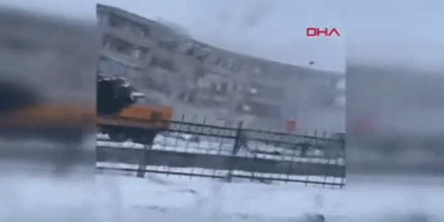 Aracıyla deprem bölgesinden kaçarken görüntüledi! Tarifsiz korku kameralara böyle yansıdı