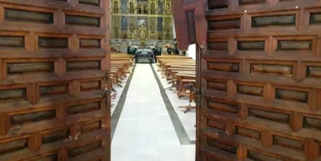 Aracıyla kiliseye daldı! ‘Şeytandan kaçtım’