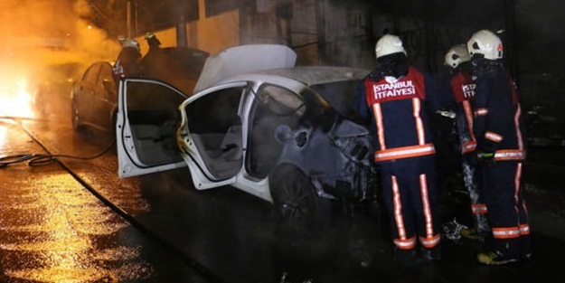 Araçlar kundaklandı, küçük çocuk son anda kurtarıldı!