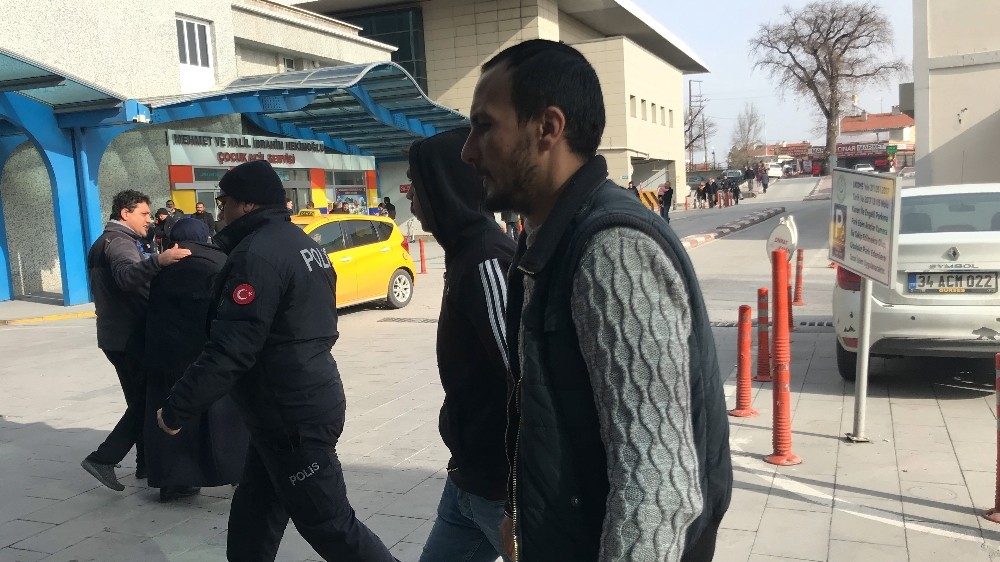 Araçlardan akü çalan baba, oğul ve arkadaşı tutuklandı 