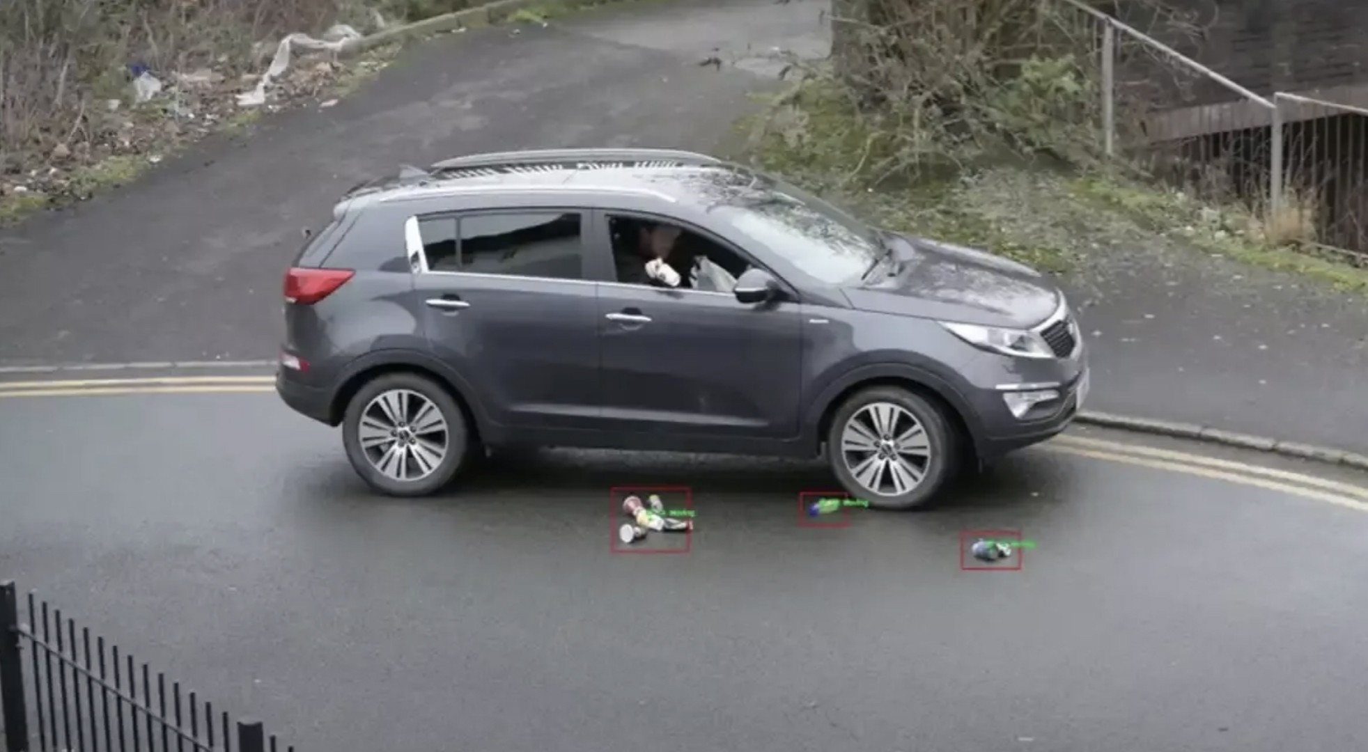 Araçlardan çöp atanlar şimdi yandı! Tespit edip ceza yazabilen yapay zeka modeli geliştirildi! Şimdi de atın da görelim!