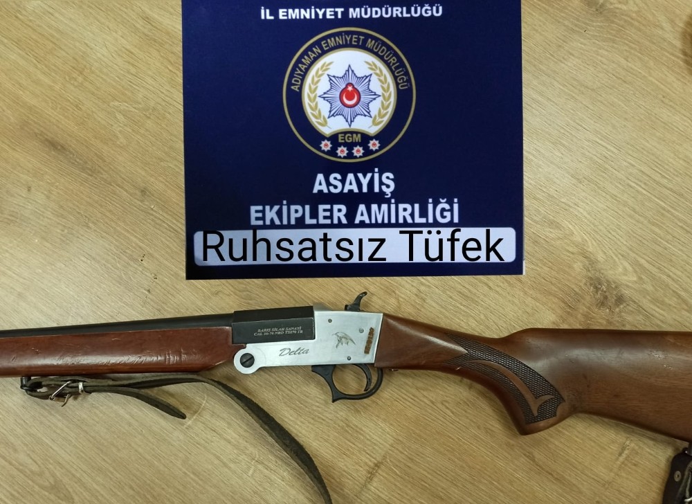 Araçlardan ruhsatsız tüfekler ele geçirildi 