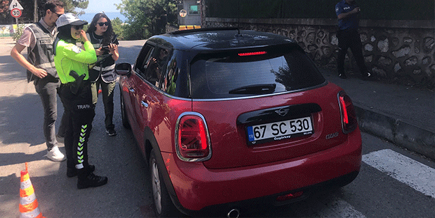 Araçları tek tek durdurdular, kurallar uymayan cezayı yedi