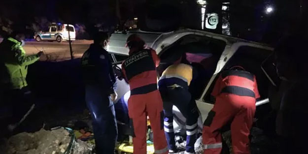 Araçta sıkışan sürücüyü itfaiye ekipleri kurtardı