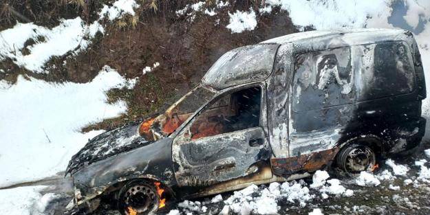 Araçta soba kovasıyla ısınmaya çalışırken hayatını kaybetti