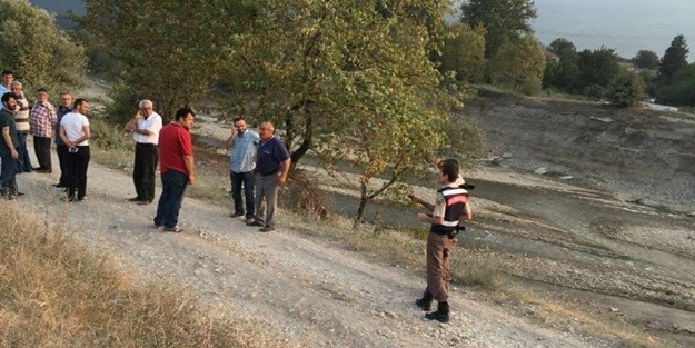 Araçtan atılan çantadan öyle şeyler çıktı ki...