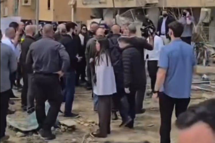 Arad Kan Ağlarken Netanyahu kahkaha atıyor: Bunlar insan olamaz