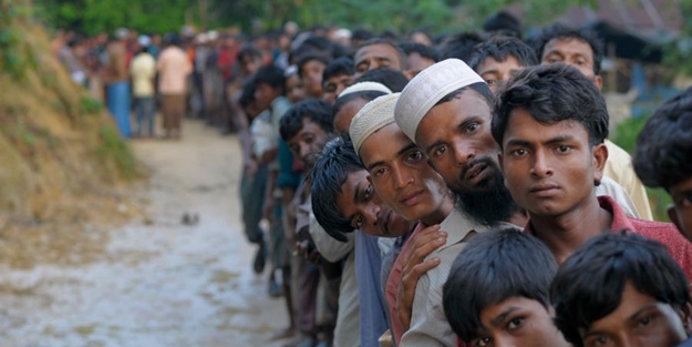 Arakanlı Müslümanları ıssız adaya bıraktılar