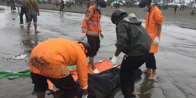 Arakanlı Müslümanları taşıyan tekne alabora oldu: 17 Ölü, 33 Kayıp
