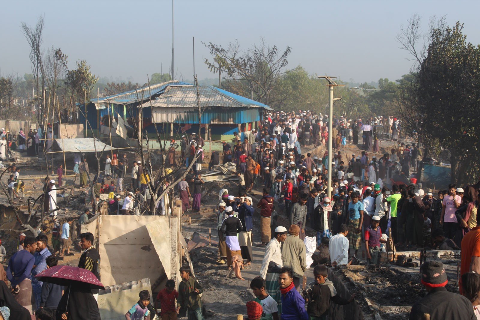 Arakanlı Müslümanların yaşadığı mülteci kampında büyük yangın